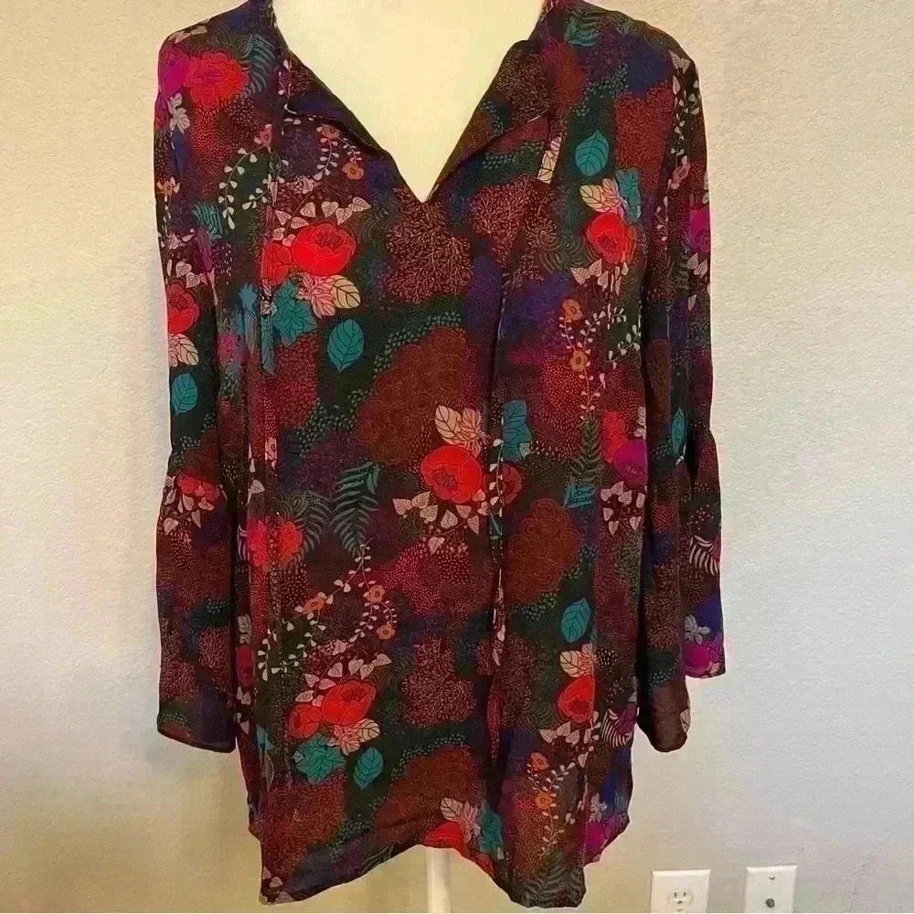 Violet + Claire size medium tunic bell sleeve blouse black with bright colors